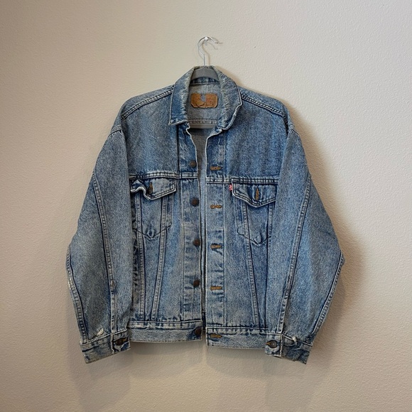 Vintage Levi’s Denim Jacket - Picture 3 of 10